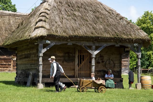 Skansen Muzeum Wsi Mazowieckiej - odkryj fascynującą historię i atrakcje Skansen Muzeum Wsi Mazowieckiej - odkryj fascynującą historię i atrakcje