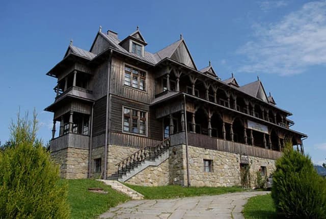 Skansen Kluszkowce - odkryj fascynującą historię i atrakcje Skansen Kluszkowce - odkryj fascynującą historię i atrakcje