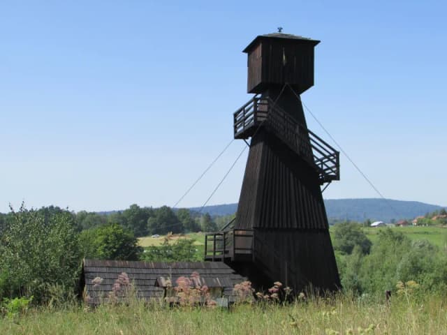 Skansen Gorlice - odkryj fascynującą historię wydobycia ropy naftowej Skansen Gorlice - odkryj fascynującą historię wydobycia ropy naftowej