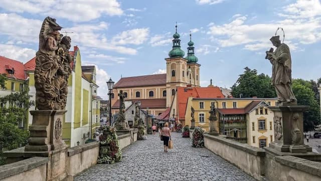 Gdzie zjeść w Kłodzku? Odkryj najlepsze restauracje i smaki Gdzie zjeść w Kłodzku? Odkryj najlepsze restauracje i smaki