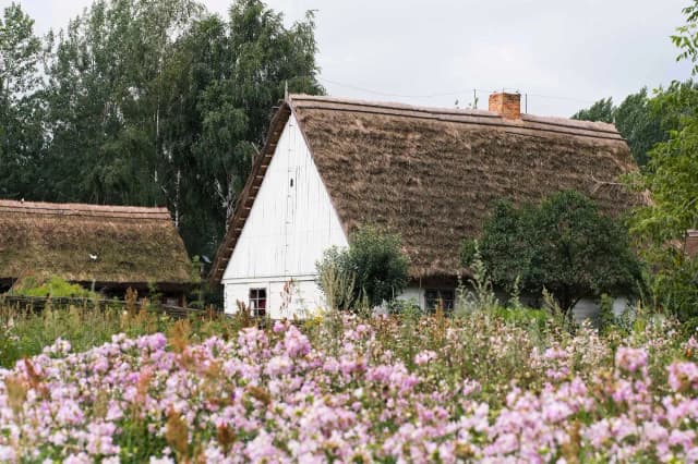 Skansen Babice - odkryj fascynującą kulturę ludową i atrakcje Skansen Babice - odkryj fascynującą kulturę ludową i atrakcje