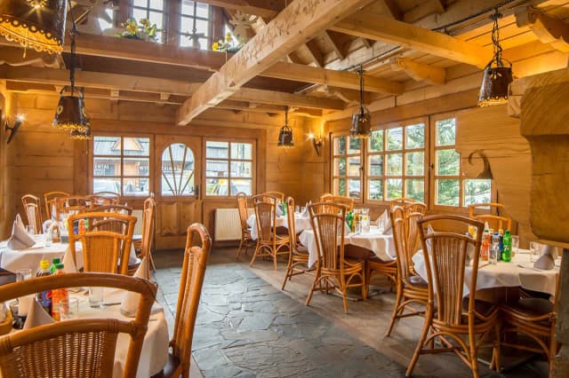 Gdzie zjeść przy Zamku Książ? Odkryj najlepsze restauracje w okolicy Gdzie zjeść przy Zamku Książ? Odkryj najlepsze restauracje w okolicy