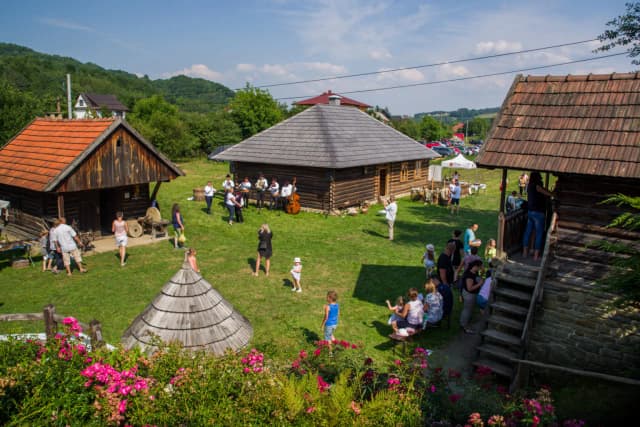 Skansen na Jędrzejkówce: Odkryj fascynującą historię i atrakcje Skansen na Jędrzejkówce: Odkryj fascynującą historię i atrakcje