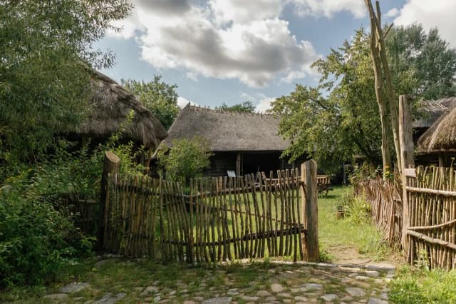 Skansen Katowice: Odkryj fascynującą historię i atrakcje Chorzowa Skansen Katowice: Odkryj fascynującą historię i atrakcje Chorzowa