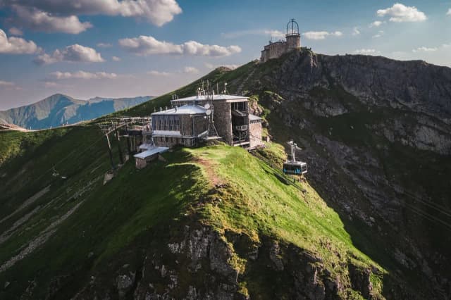 Kasprowy Wierch atrakcje – niezapomniane widoki i aktywności w Tatrach Kasprowy Wierch atrakcje – niezapomniane widoki i aktywności w Tatrach