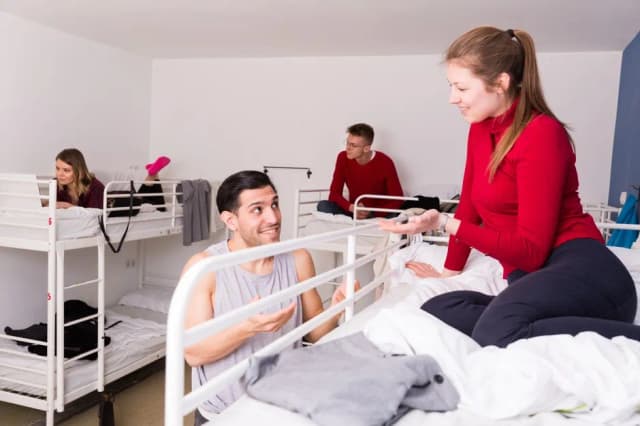 Jak wygląda nocleg w hostelu? Oczekiwania, warunki i zalety Jak wygląda nocleg w hostelu? Oczekiwania, warunki i zalety