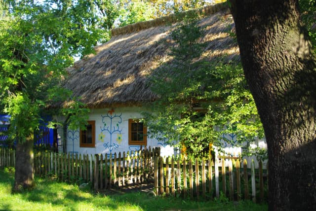 Skansen przy muzeum w Łowiczu: fascynujące atrakcje i historia Skansen przy muzeum w Łowiczu: fascynujące atrakcje i historia