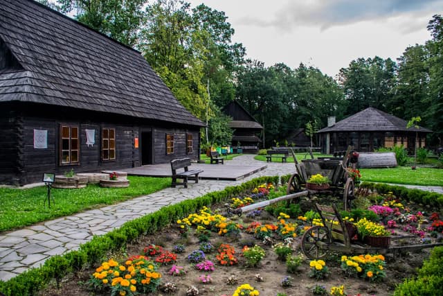 Skansen Pszczyna - Odkryj fascynującą historię i unikalne wystawy Skansen Pszczyna - Odkryj fascynującą historię i unikalne wystawy