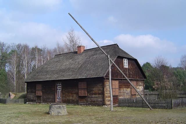 Skansen budownictwa puszczańskiego: odkryj fascynującą historię i atrakcje Skansen budownictwa puszczańskiego: odkryj fascynującą historię i atrakcje