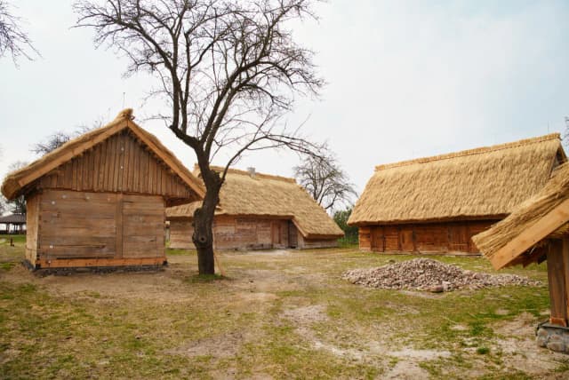 Lipce Reymontowskie skansen - odkryj tajemnice wiejskiego życia Lipce Reymontowskie skansen - odkryj tajemnice wiejskiego życia